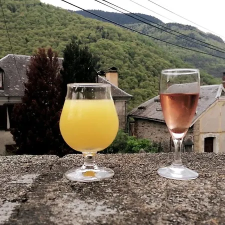 Pays De L'ours Pyrenees Calme De La Montagne Et Nature, Randonnee, Espagne A 10 Minuts *