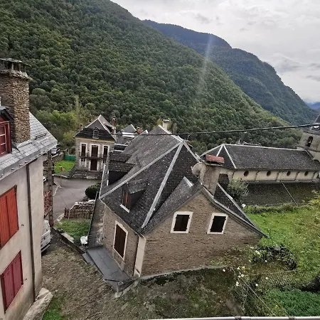 Pays De L'ours Pyrenees Calme De La Montagne Et Nature, Randonnee, Espagne A 10 Minuts